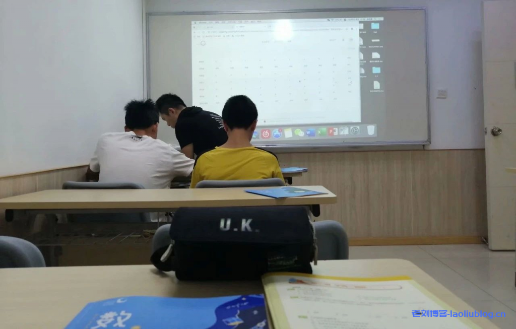 00后小俊从小白到建站高手是怎么炼成的?那些站长们已经或正在经历的事情...